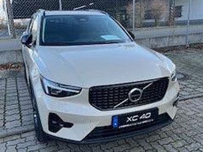 Sand dune / metallic Gebraucht 2025 Volvo XC40 Plus SUV | 39.900 € (Teuer)