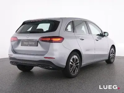 Gebraucht Mercedes B180 Progressive 136 PS (100 kW) 2025 Silber Van / Kleinbus