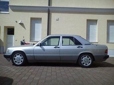 Gebraucht Mercedes 190 Sportline 136 PS (100 kW) 1992 Silber Limousine