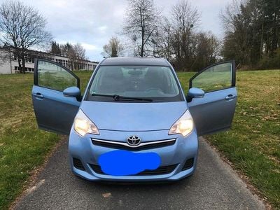 Gebraucht Toyota Verso-S 99 PS (72 kW) 2011 Blau Van / Kleinbus