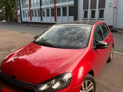Gebraucht VW Golf VI Style 105 PS (77 kW) 2011 Rot Limousine