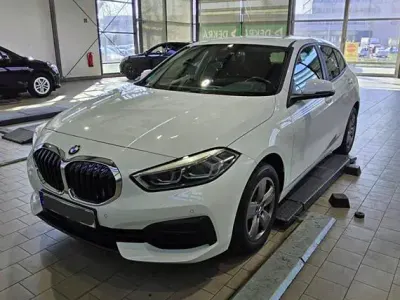 Usado BMW 118 Advantage 136 HP (100 kW) 2023 Branco Citadino