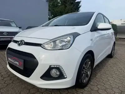Gebraucht Hyundai i10 Edition 67 PS (49 kW) 2015 Weiß Kleinwagen