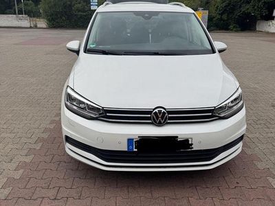 Gebraucht VW Touran 150 PS (110 kW) 2022 Weiß Van / Kleinbus