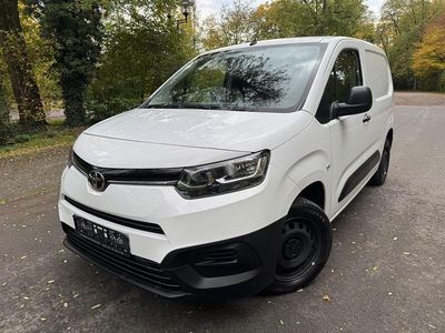 Weiß Gebraucht 2021 Toyota Proace City City Van / Kleinbus | 12.990 € (Fairer Preis)