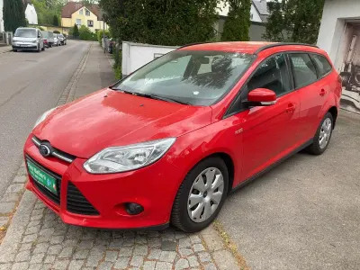 Używany Ford Focus Trend 125 KM (91 kW) 2012 Czerwony Kombi