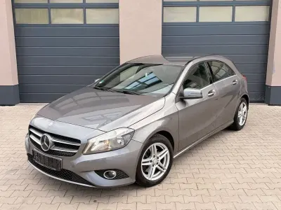 Gebraucht Mercedes A180 122 PS (89 kW) 2013 Grau Kleinwagen
