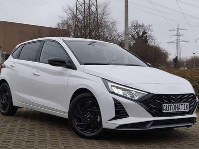 Neu Hyundai i20 Blackline 90 PS (66 kW) 2025 Atlas white Kleinwagen