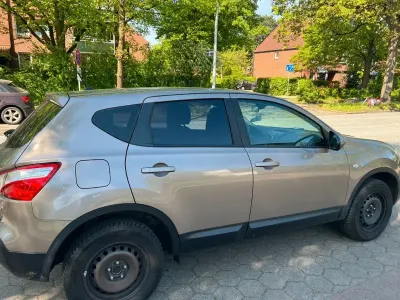 Gebraucht Nissan Qashqai Acenta 117 PS (86 kW) 2012 Beige SUV