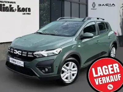 Gebraucht Dacia Sandero Expression 101 PS (74 kW) 2024 Grün Limousine