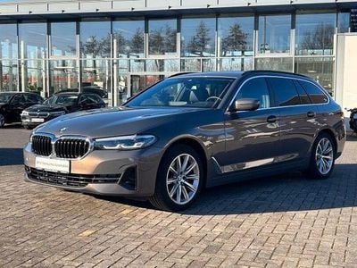Gebraucht BMW 520 Sport Line 184 PS (135 kW) 2023 Alvitgrau metallic (metallic) Kombi
