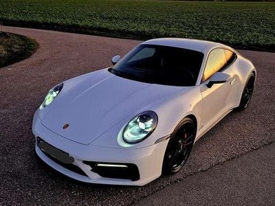 Porsche 911 Carrera 4 GTS
