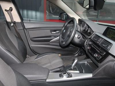 Gebraucht BMW 320 Advantage 184 PS (135 kW) 2017 Weiß Kombi