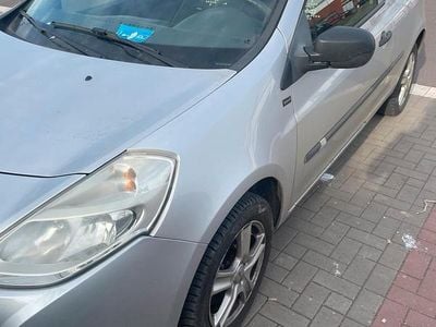 Gebraucht Renault Clio III 75 PS (55 kW) 2012 Grau Kleinwagen