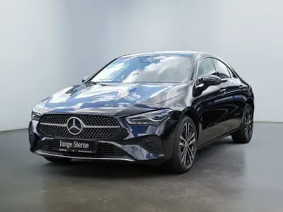 Gebraucht Mercedes CLA200 Progressive 163 PS (119 kW) 2025 Schwarz Coupé