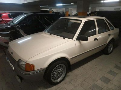 Gebraucht Ford Escort 90 PS (66 kW) 1987 Beige Limousine