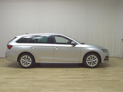 Silber Gebraucht 2023 Skoda Octavia Style Kombi | 15.890 € (Fairer Preis)