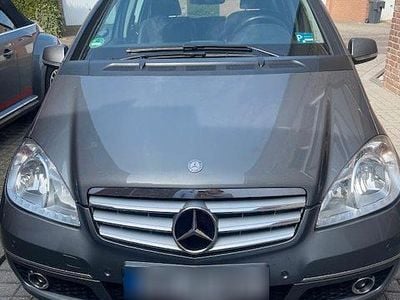 Gebraucht Mercedes A180 116 PS (85 kW) 2011 Grau Limousine
