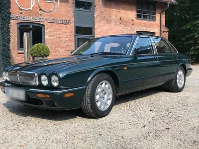 Usata Jaguar XJ8 1998 Verde Berlina