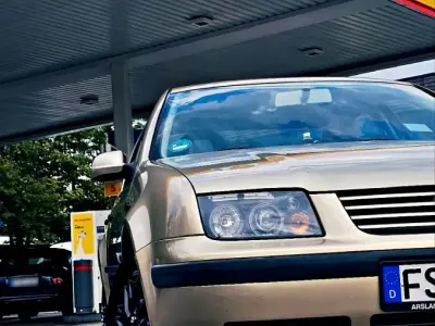 Gebraucht VW Golf IV Edition 102 PS (75 kW) 2000 Gold Limousine