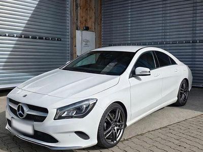 Gebraucht Mercedes CLA180 Urban 122 PS (89 kW) 2018 Weiß Limousine