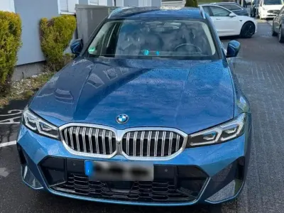Używany BMW 320 M Sport 190 KM (139 kW) 2023 Niebieski Kombi
