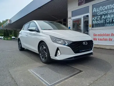 Gebraucht Hyundai i20 Edition 30 101 PS (74 kW) 2022 Polar white / sol Kleinwagen