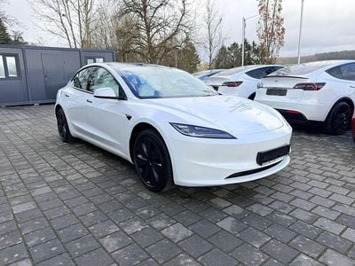 Gebraucht Tesla Model 3 Standard Range Plus 208 kW (283 PS) 2024 Weiß Limousine