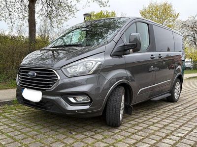 Second-hand Ford Tourneo Titanium 136 CP (100 kW) 2023 Gri Monovolum
