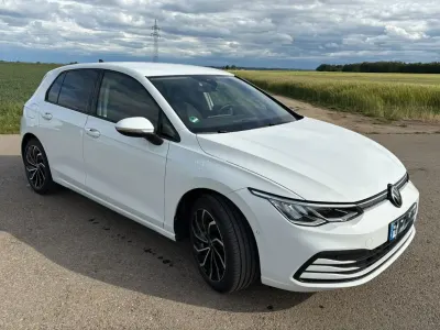 Używany VW Golf VIII Life 116 KM (85 kW) 2020 Biały Sedan/Limuzyna