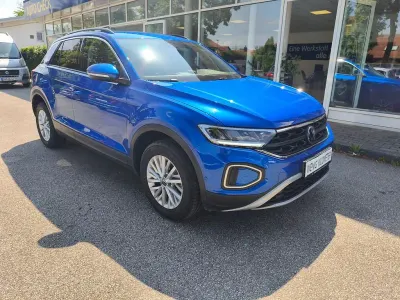 Gebraucht VW T-Roc Life 150 PS (110 kW) 2023 Blau SUV
