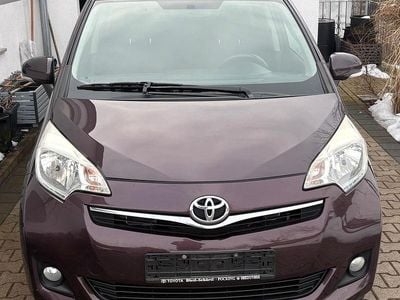 Gebraucht Toyota Verso-S 99 PS (72 kW) 2011 Violet Van / Kleinbus