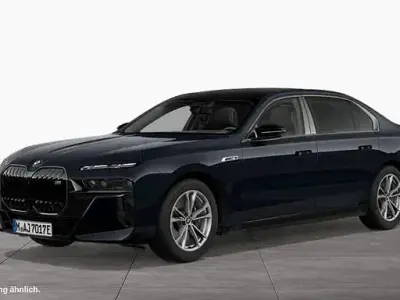 Gebraucht BMW M760e Comfort Edition 381 PS (280 kW) 2025 M carbonschwarz Limousine
