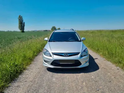 Gebraucht Hyundai i30 109 PS (80 kW) 2011 Silber Kombi