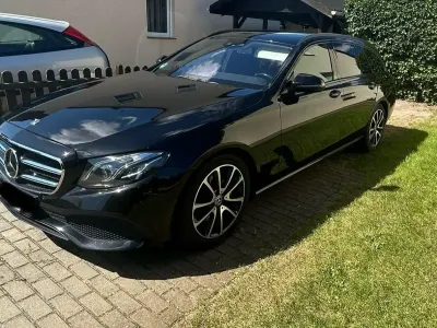 Używany Mercedes E300 245 KM (180 kW) 2019 Czarny Kombi
