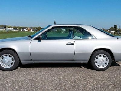 Second-hand Mercedes E230 132 CP (97 kW) 1988 Argintiu Coupe