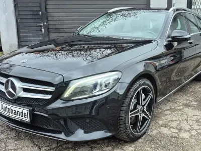 Używany Mercedes C400 333 KM (244 kW) 2019 Czarny Kombi