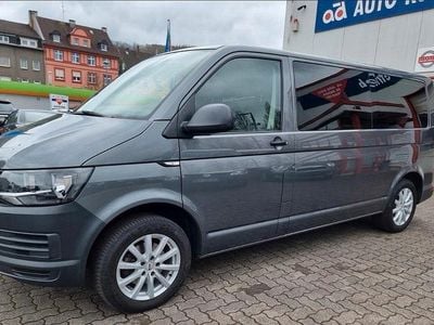 Gebraucht VW Transporter 150 PS (110 kW) 2018 Grau Van