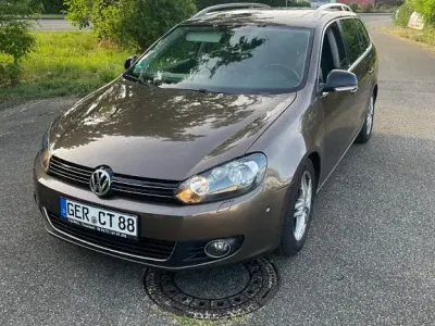 Gebraucht VW Golf VI Style 122 PS (89 kW) 2011 Braun Kleinwagen