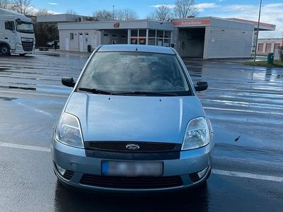 Usata Ford Fiesta 69 CV (50 kW) 2005 Blu Utilitaria