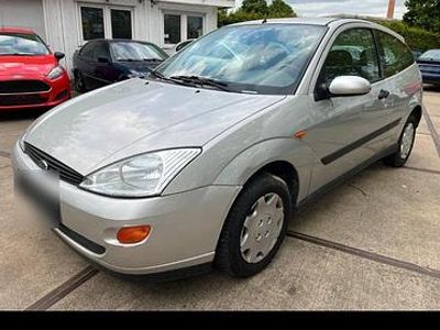 Usata Ford Focus 75 CV (55 kW) 2004 Grigio Utilitaria