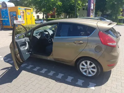 Gebraucht Ford Fiesta Champions Edition 95 PS (69 kW) 2011 Gold Limousine