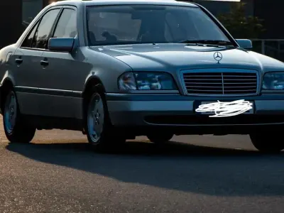 Gebraucht Mercedes C180 Elegance 122 PS (89 kW) 1994 Silber Limousine