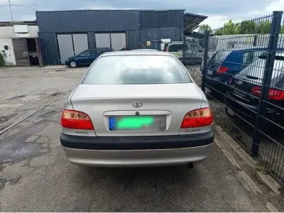 Gebraucht Toyota Avensis Sol 129 PS (94 kW) 2003 Silber Limousine