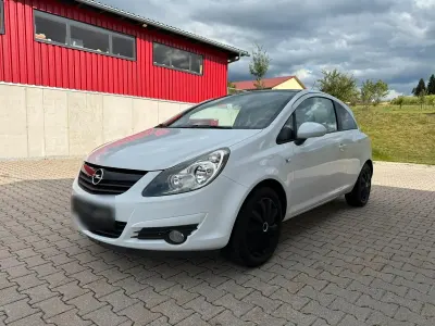 Gebraucht Opel Corsa 80 PS (58 kW) 2009 Weiß Kleinwagen