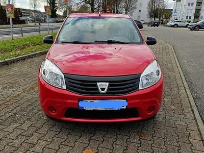 Rot Gebraucht 2009 Dacia Sandero Limousine | 1.390 € (Guter Preis)