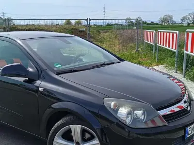 Begagnad Opel Astra GTC Sport 179 HK (131 kW) 2010 Svart Sedan