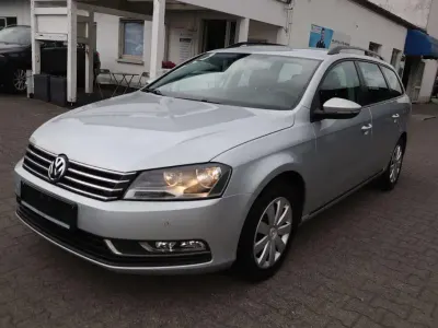 Gebraucht VW Passat Trendline 105 PS (77 kW) 2011 Reflex silver metallic Kombi
