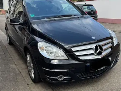 Gebraucht Mercedes B180 109 PS (80 kW) 2010 Schwarz Van / Kleinbus