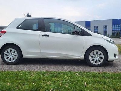 Gebraucht Toyota Yaris 69 PS (50 kW) 2013 Weiß Kleinwagen
